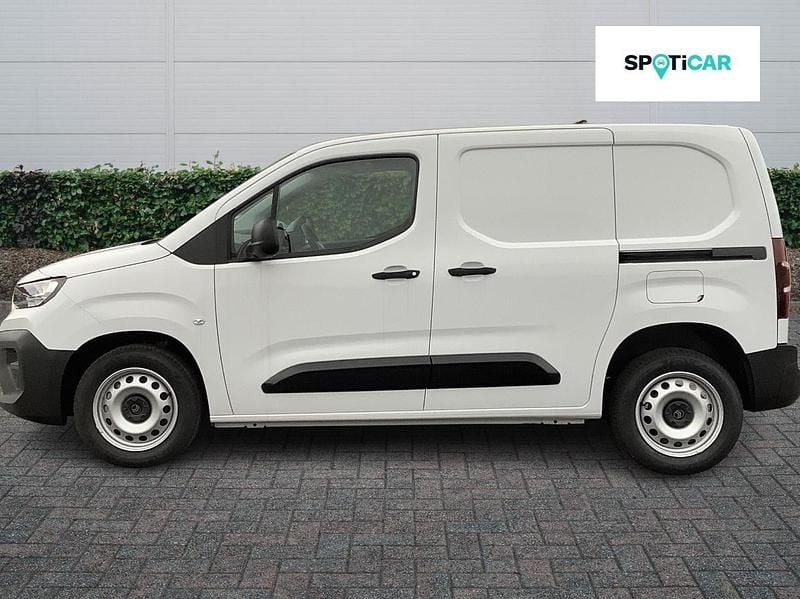 Used Citroën Berlingo 101 HP (74 kW) 2024 White MPV