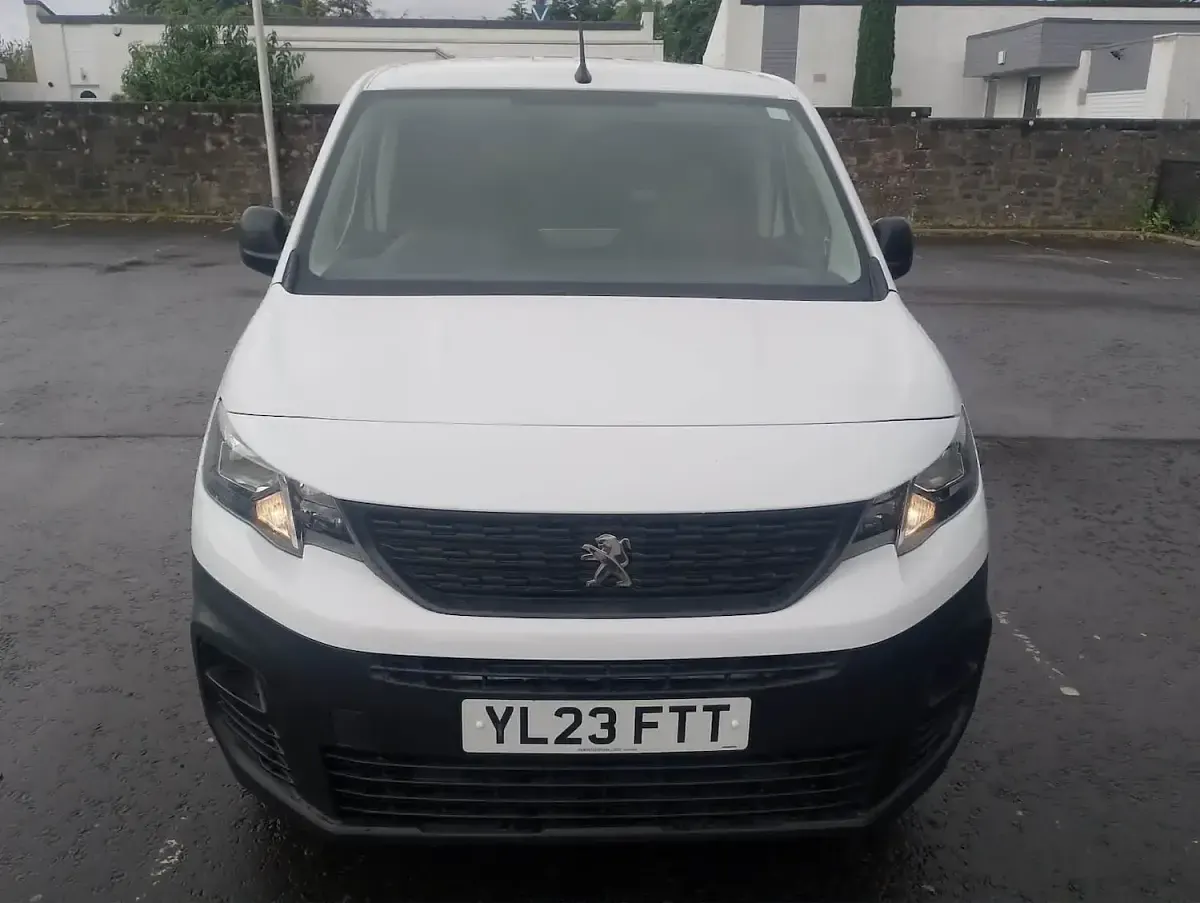 Used Peugeot Partner Premium 102 HP (75 kW) 2023 White MPV