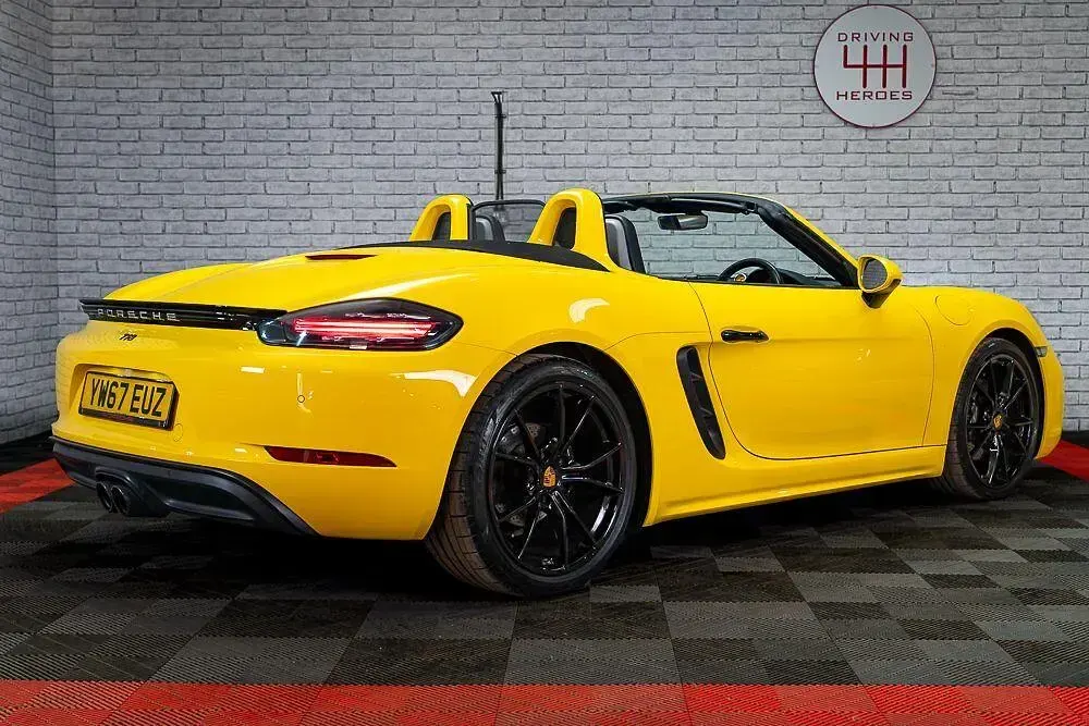 Used Porsche Boxster 300 HP (220 kW) 2017 Yellow Cabriolet