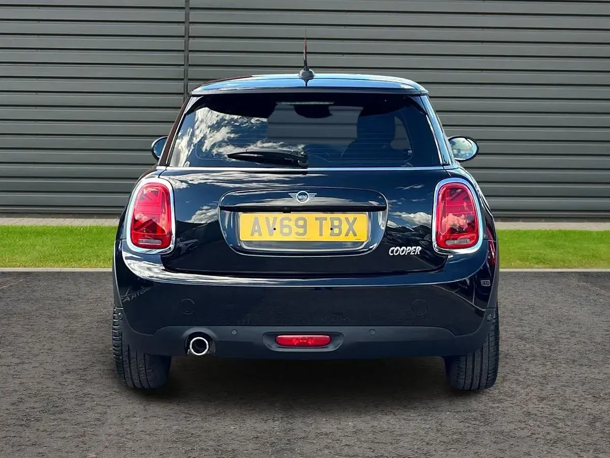 Used Mini Cooper Classic 136 HP (100 kW) 2019 Black Hatchback