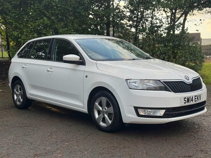 White Used 2014 Skoda Rapid SE Hatchback | £4,495 (Fair price) - Image 1/4