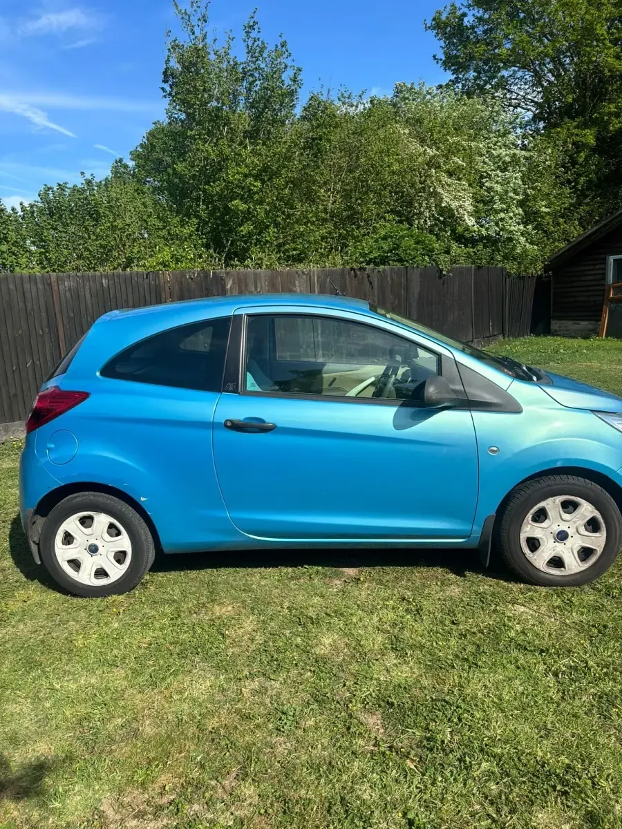 Usado Ford Ka Studio 69 CV (50 kW) 2009 Azul Utilitario