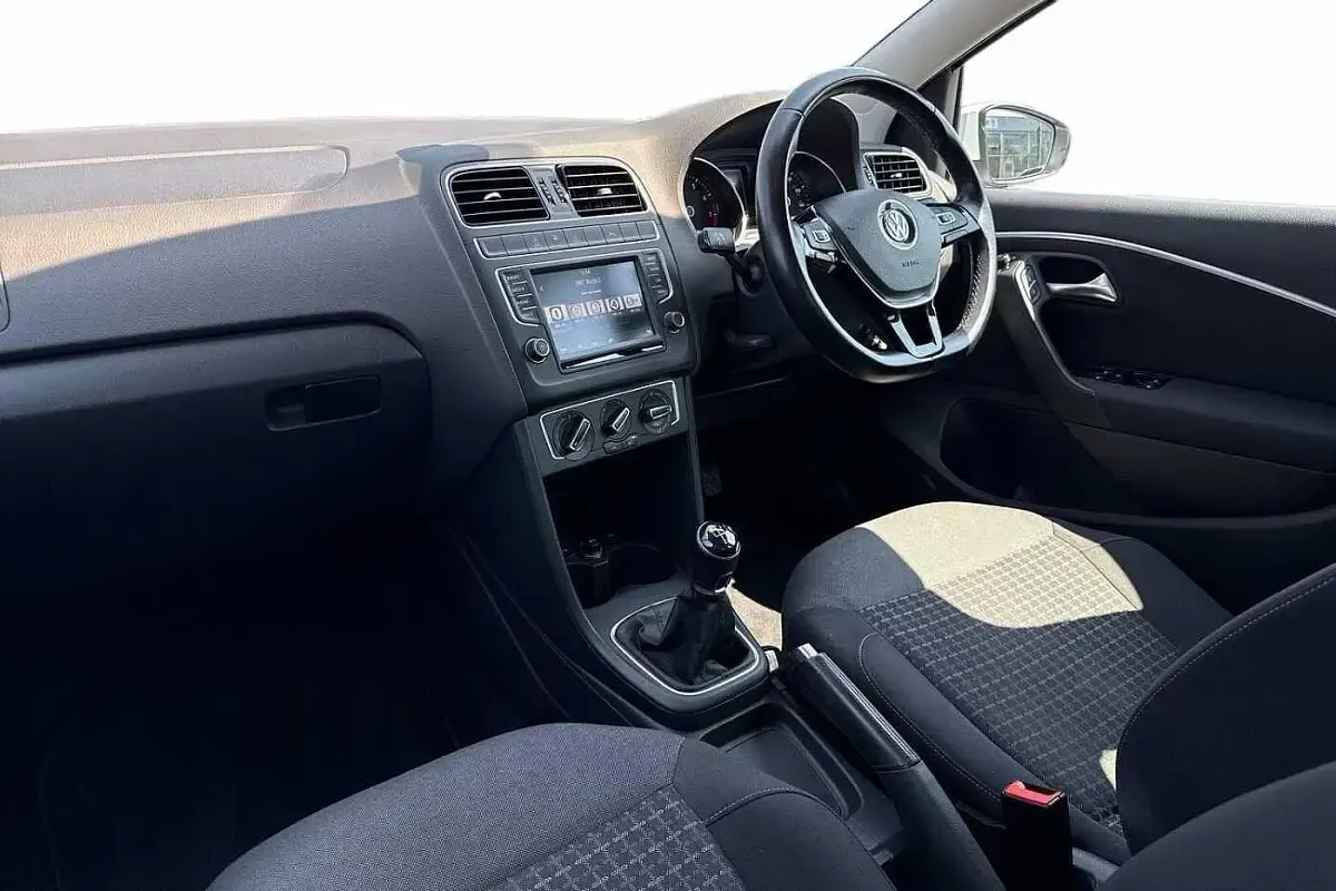 Used VW Polo Edition 90 HP (66 kW) 2017 Pure white Hatchback