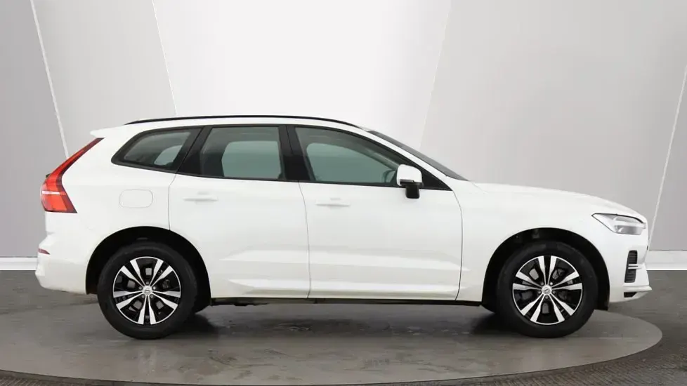Used Volvo XC60 Core 250 HP (183 kW) 2023 White SUV