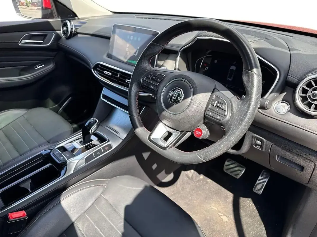 Used MG HS Exclusive 160 HP (117 kW) 2023 Red SUV