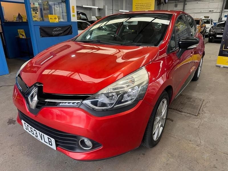 Used Renault Clio IV Dynamique 90 HP (66 kW) 2014 Red Hatchback