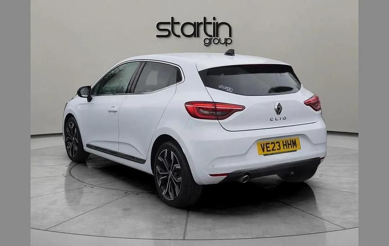 Used Renault Clio V Techno 90 HP (66 kW) 2023 White Hatchback