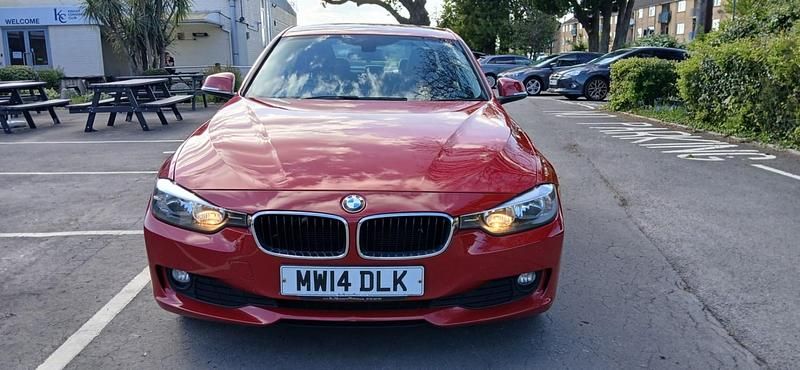 Begagnad BMW 320 Efficient Dynamics 2014 Röd Sedan