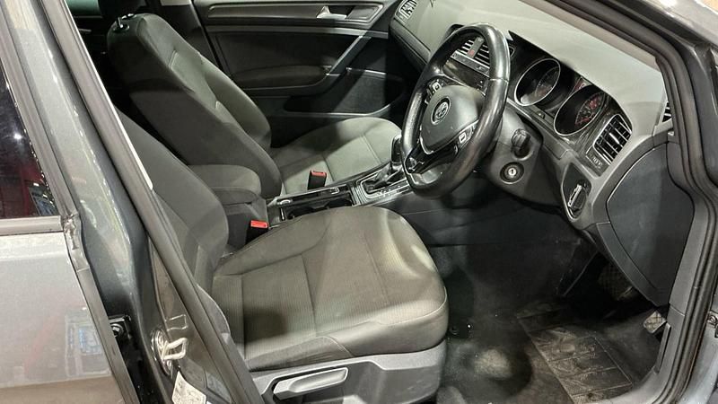 Usado VW Golf VII Edition 150 HP (110 kW) 2020 Cinzento Carrinha