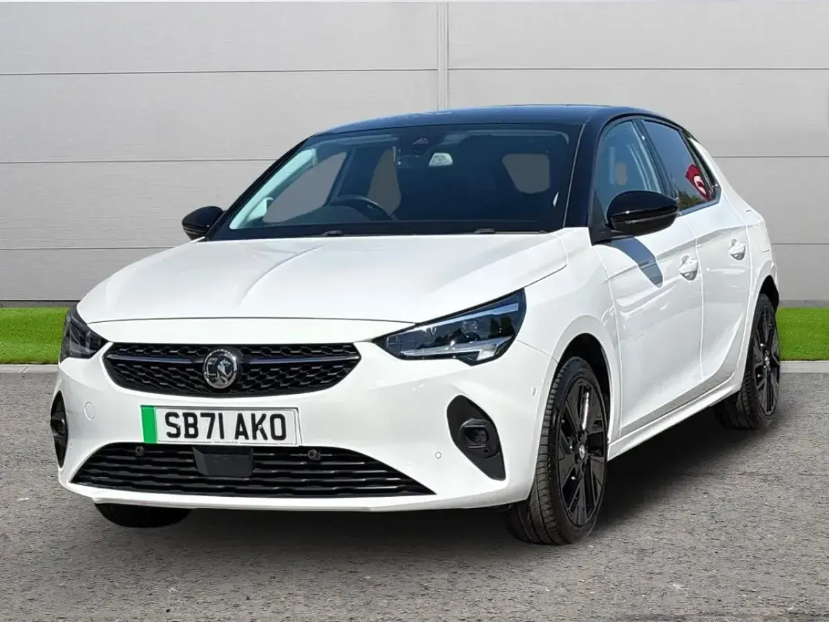 Second-hand Vauxhall Corsa-e Elite 98 kW (134 CP) 2021 Alb Hatchback