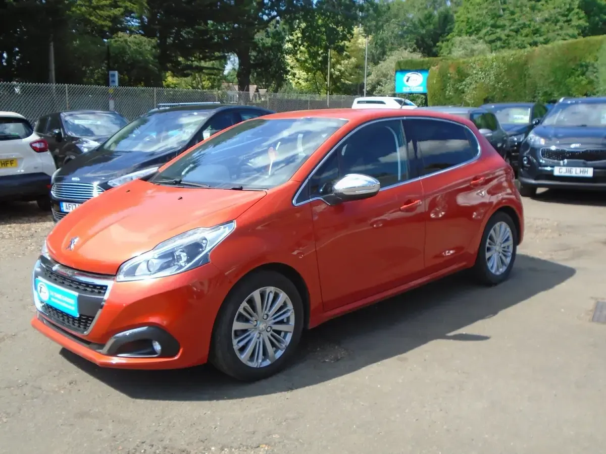 Used Peugeot 208 Allure 2017 Orange Hatchback
