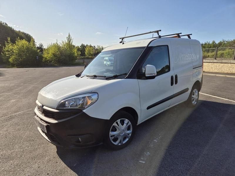 White Used 2017 Fiat Doblò MPV | £3,495 (Fair price) - Image 1/4