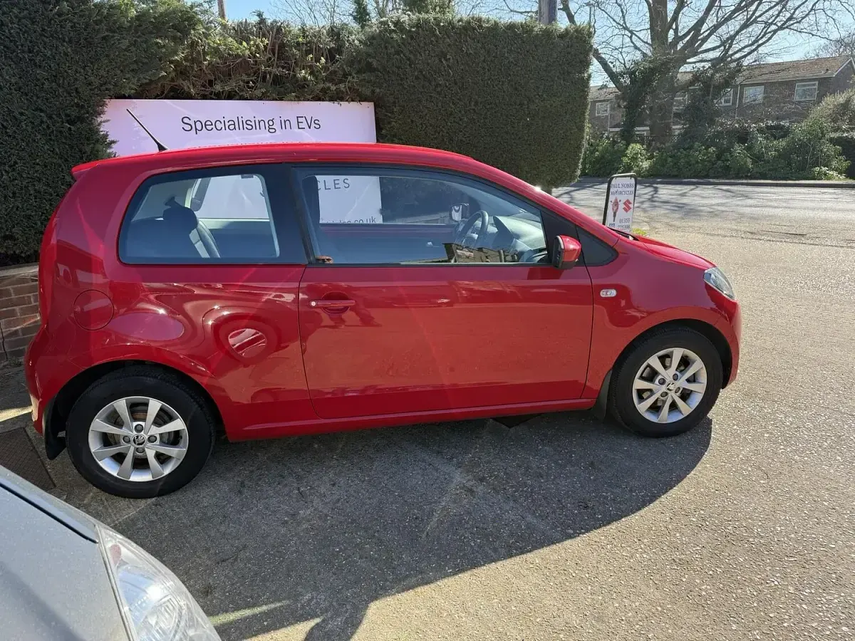 Used Skoda Citigo SE L 75 HP (55 kW) 2015 Red Hatchback