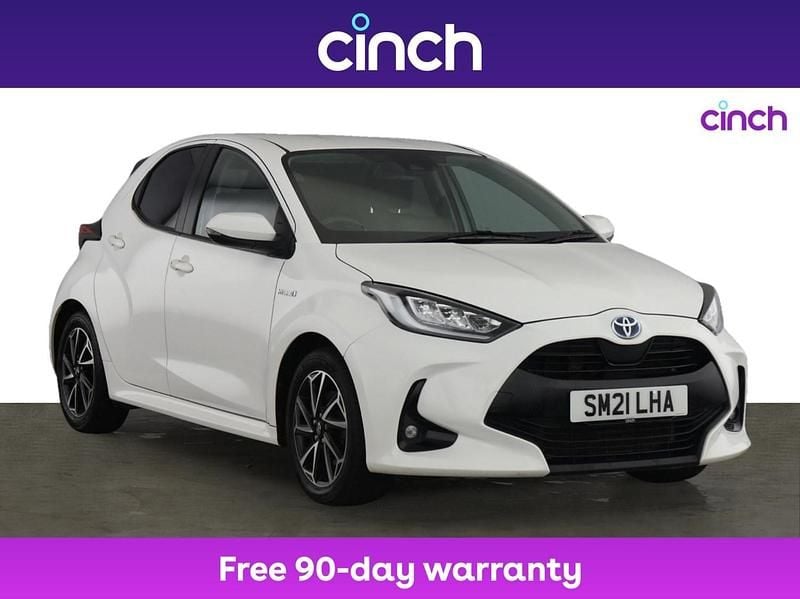 White Used 2021 Toyota Yaris Hybrid Design Hatchback | £12,899 (Fair price) - Image 1/3