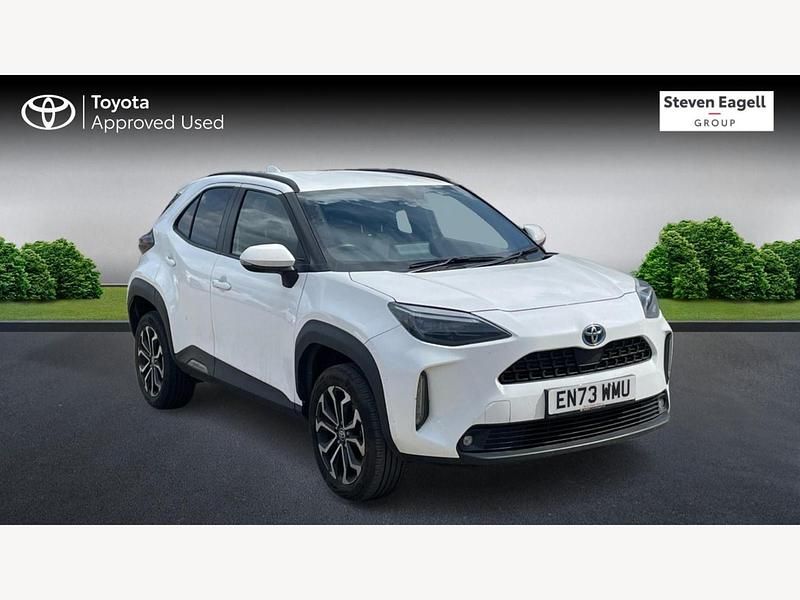 White Used 2024 Toyota Yaris Hybrid Design Hatchback | £20,841 (Expensive) - Image 1/3