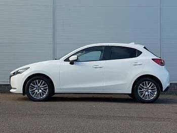 Used Mazda 2 Inclusive 90 HP (66 kW) 2022 White Hatchback