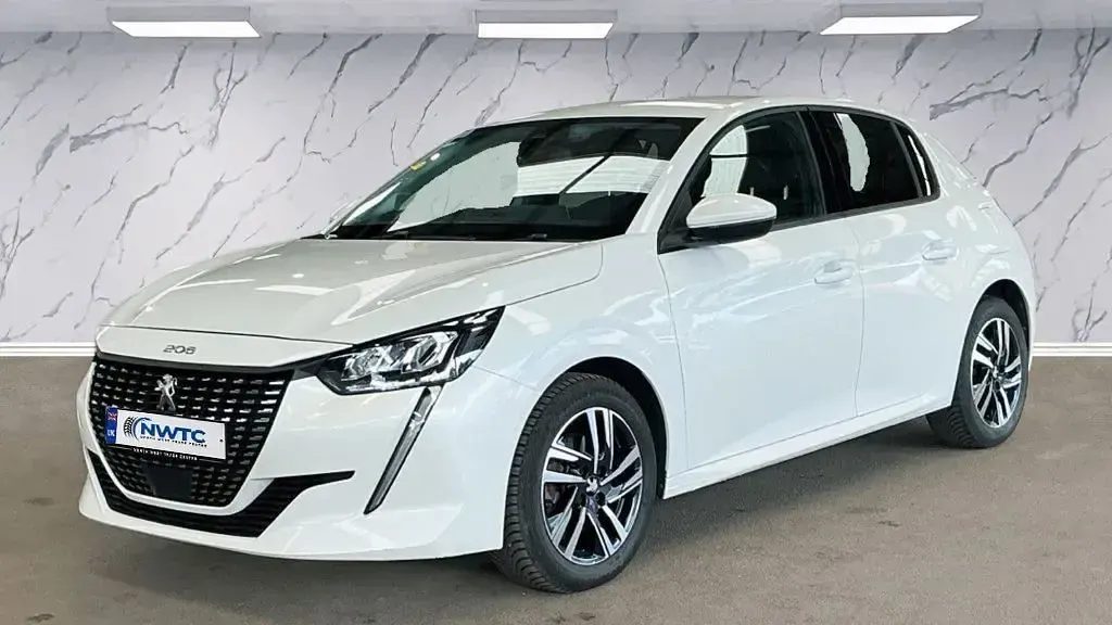 Used Peugeot 208 Allure Premium 75 HP (55 kW) 2021 White Hatchback
