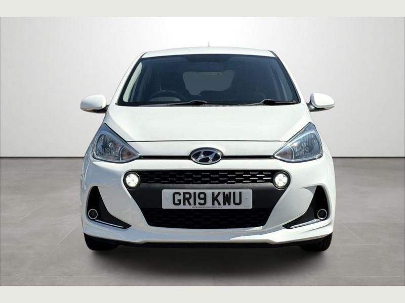 White Used 2019 Hyundai i10 Premium Hatchback | £9,995 (Fair price) - Image 1/3