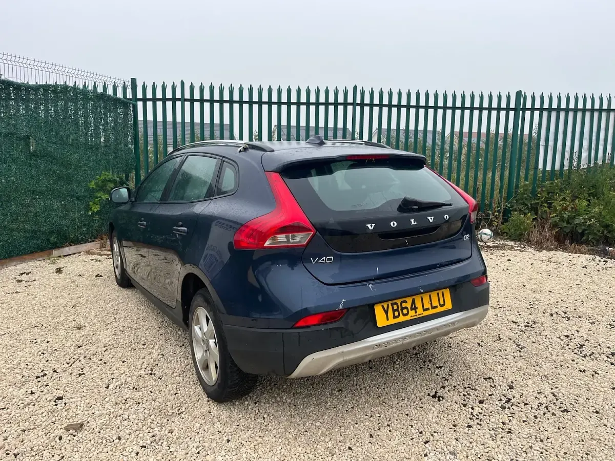 Used Volvo V40 SE 2014 Blue Hatchback