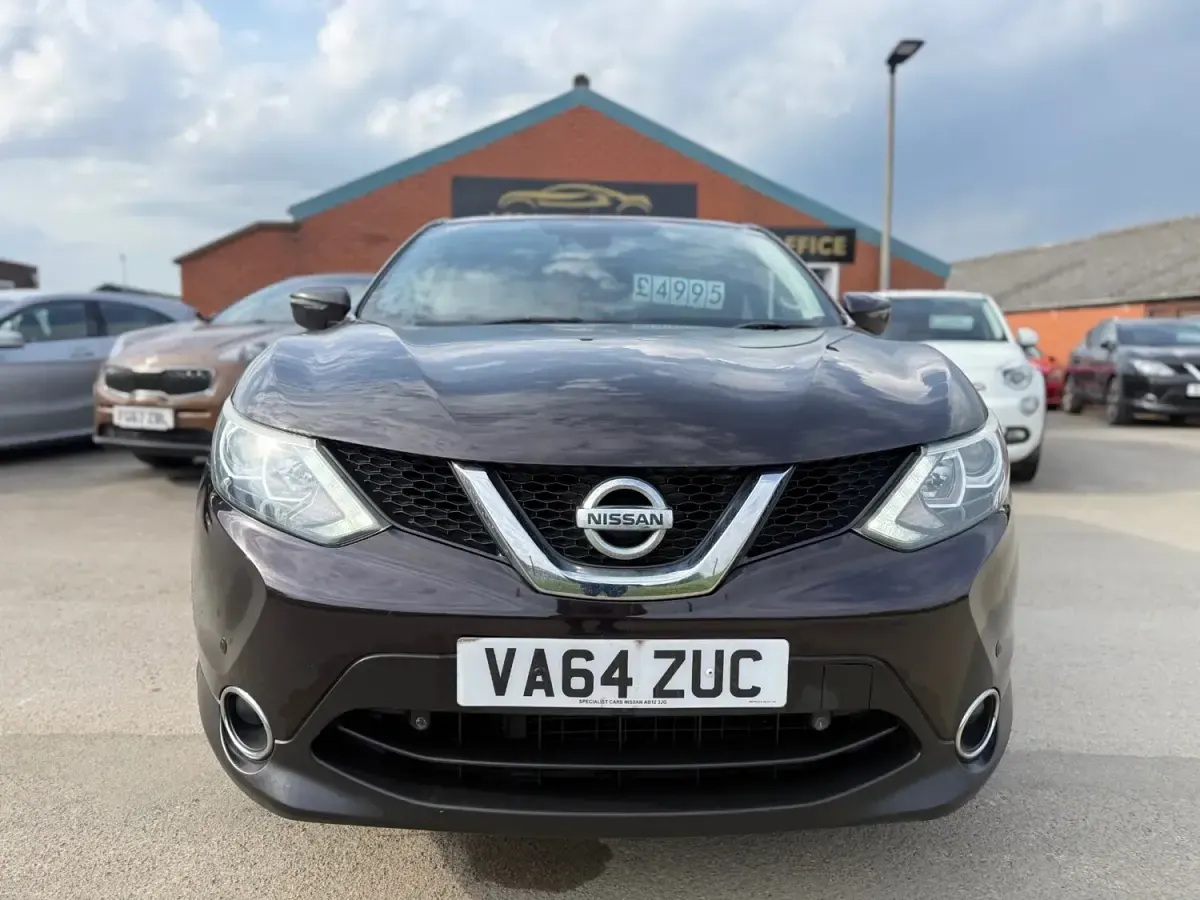 Usado Nissan Qashqai Acenta+ 110 HP (80 kW) 2015 Preto SUV