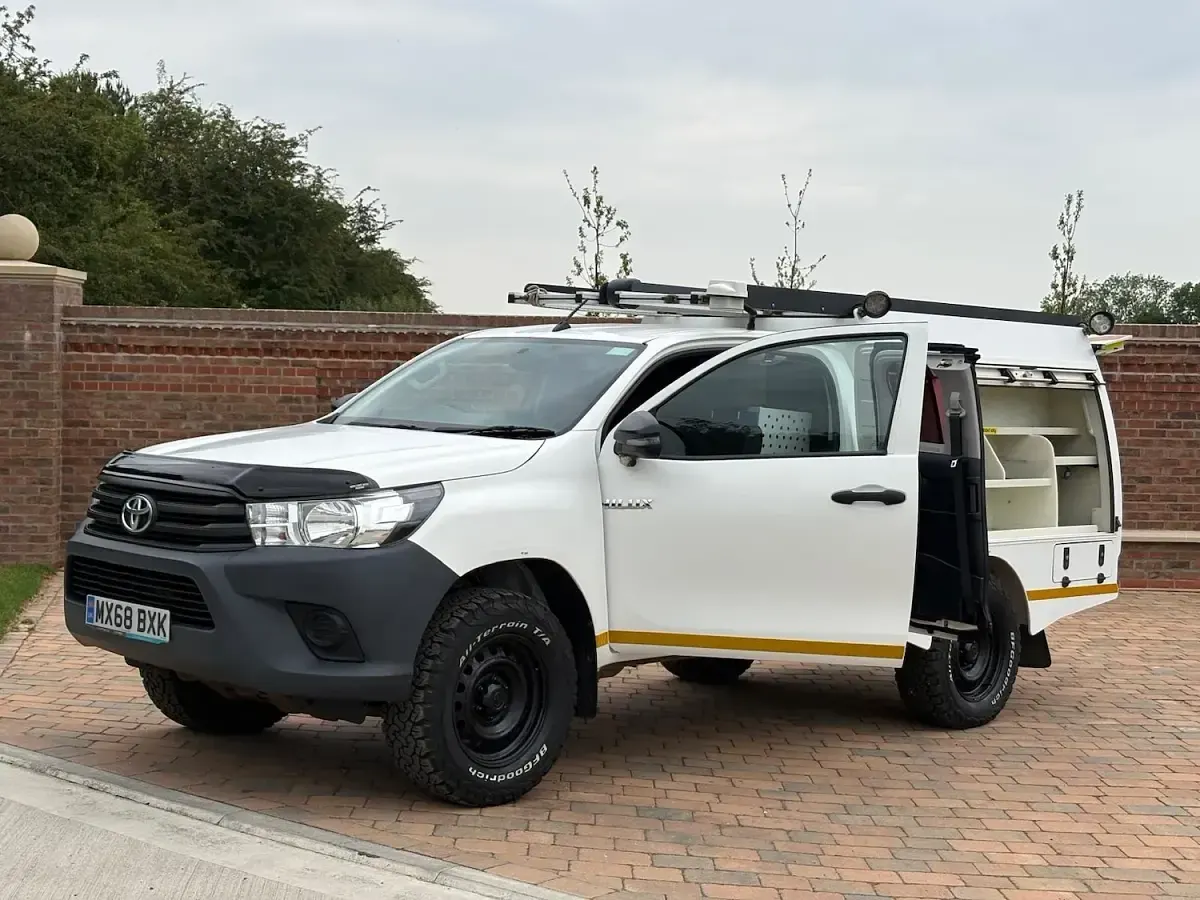 Used Toyota HiLux Active 150 HP (110 kW) 2018 White Pickup