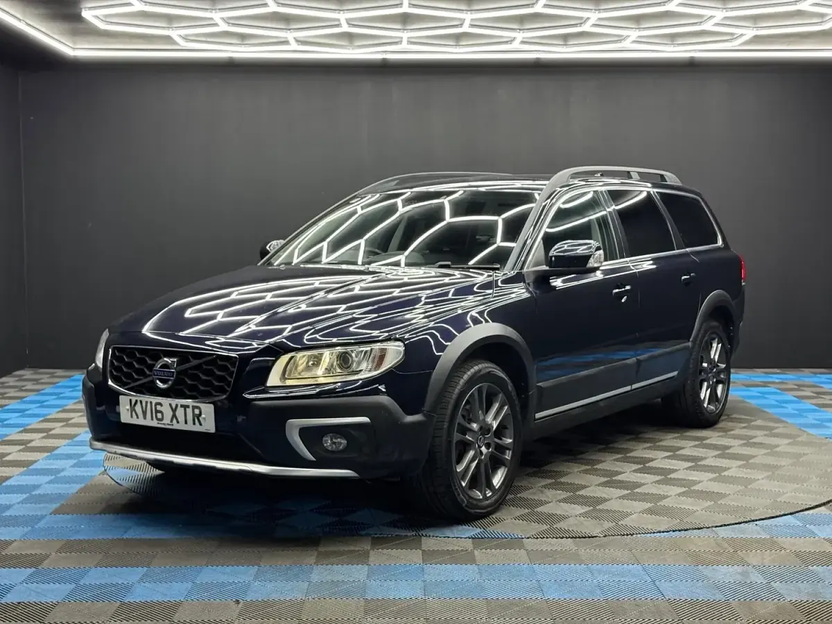 Used Volvo XC70 SE Lux 2016 Blue Estate