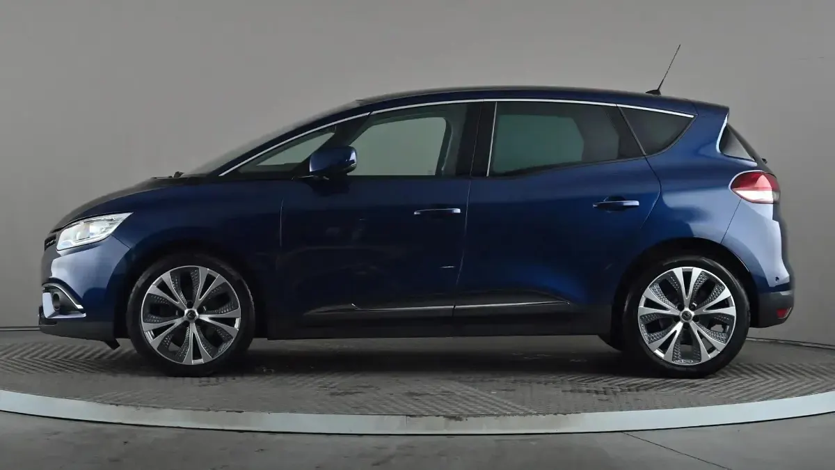 Used Renault Scenic E-Tech Dynamique 140 HP (102 kW) 2018 Blue MPV