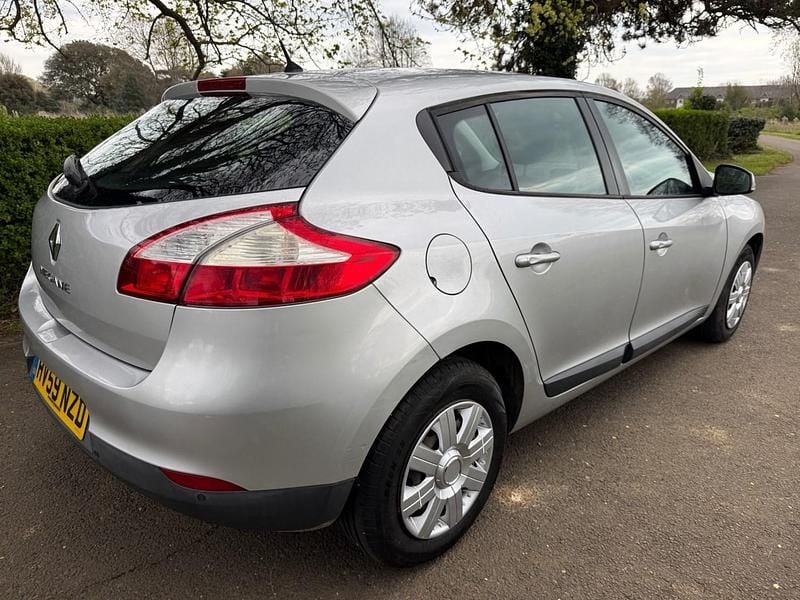 Used Renault Mégane III Expression 2009 Silver Hatchback