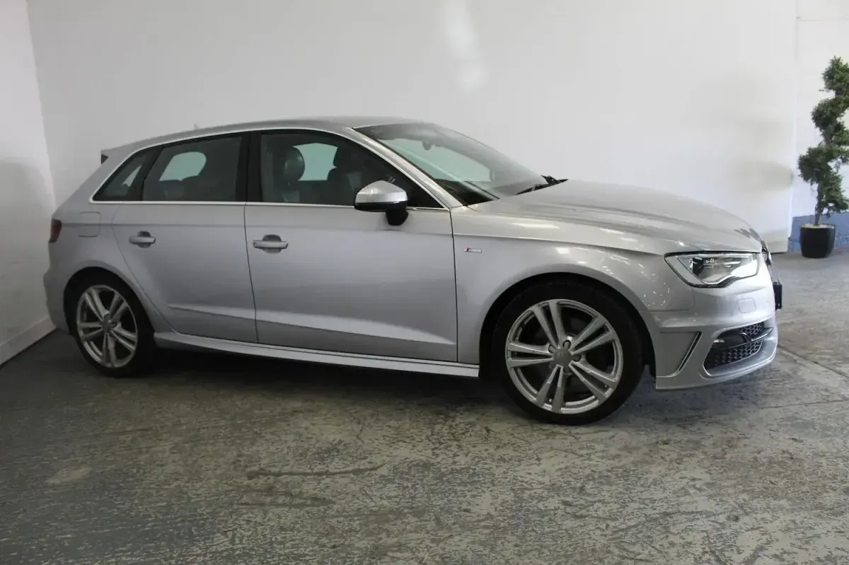 Used Audi A3 Sportback S-Line 180 HP (132 kW) 2015 Silver Hatchback