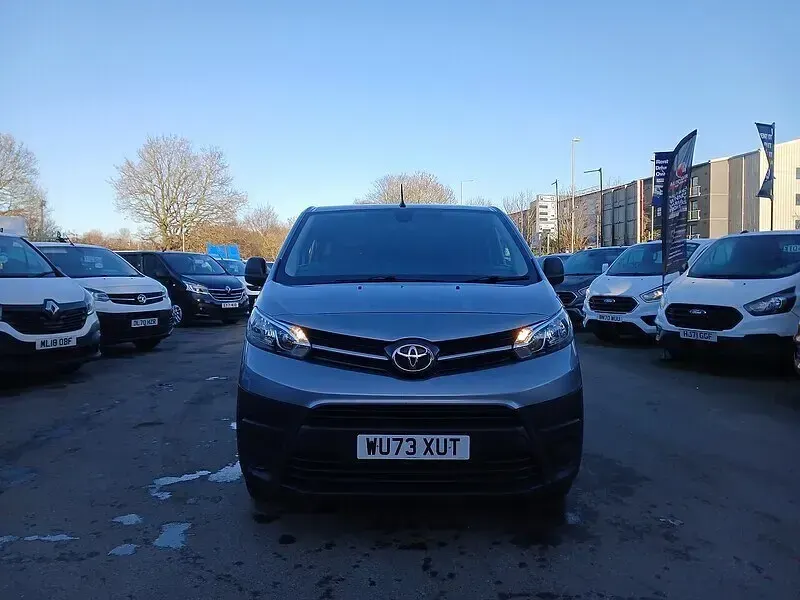 Used Toyota Proace 140 HP (102 kW) 2023 Grey MPV