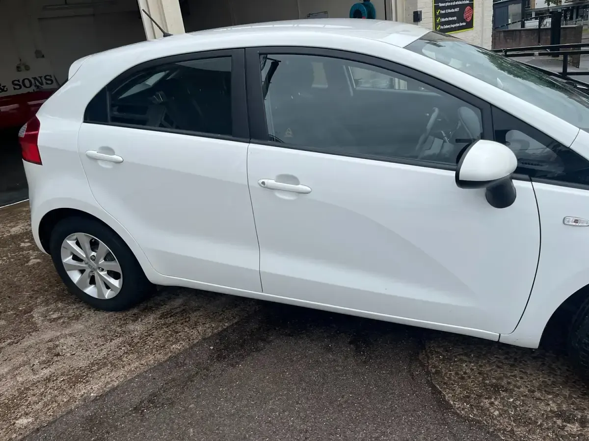 Used Kia Rio 85 HP (62 kW) 2014 White Hatchback