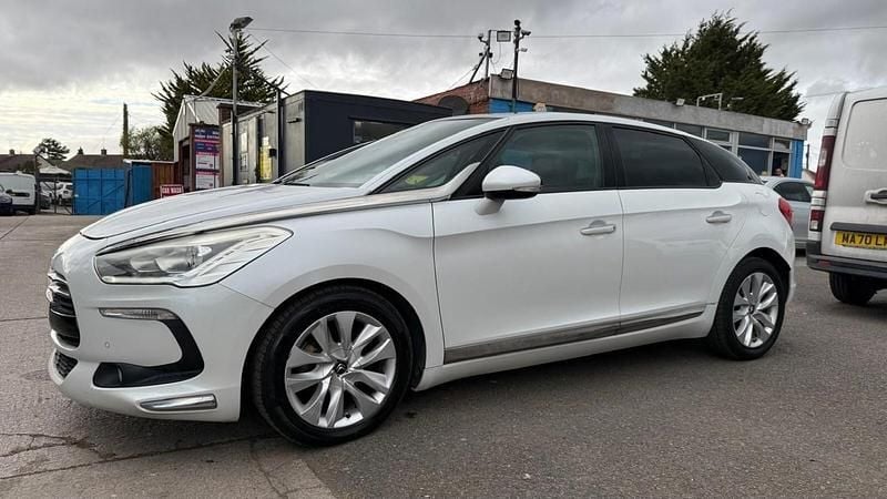 Begagnad Citroën DS5 115 HK (84 kW) 2013 Vit Halvkombi
