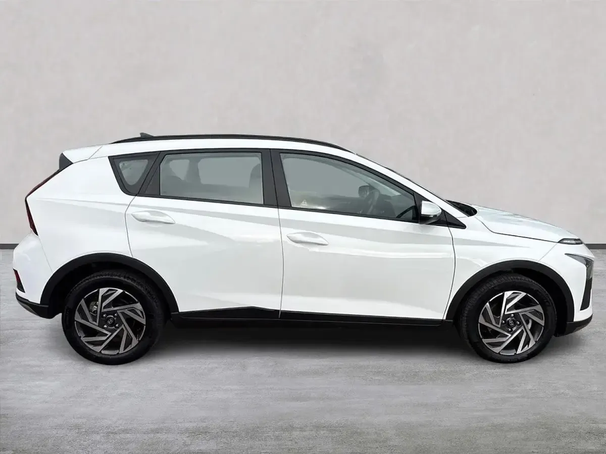 Używany Hyundai Bayon Advanced 100 KM (73 kW) 2024 Biały SUV