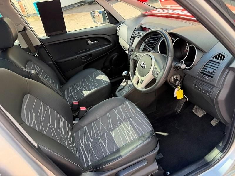 Used Kia Venga 123 HP (90 kW) 2013 Silver Hatchback