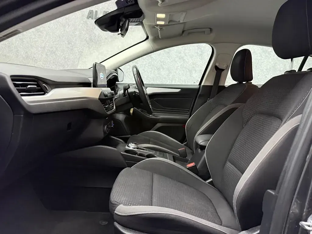 Usado Ford Focus Zetec 2019 Cinzento Citadino