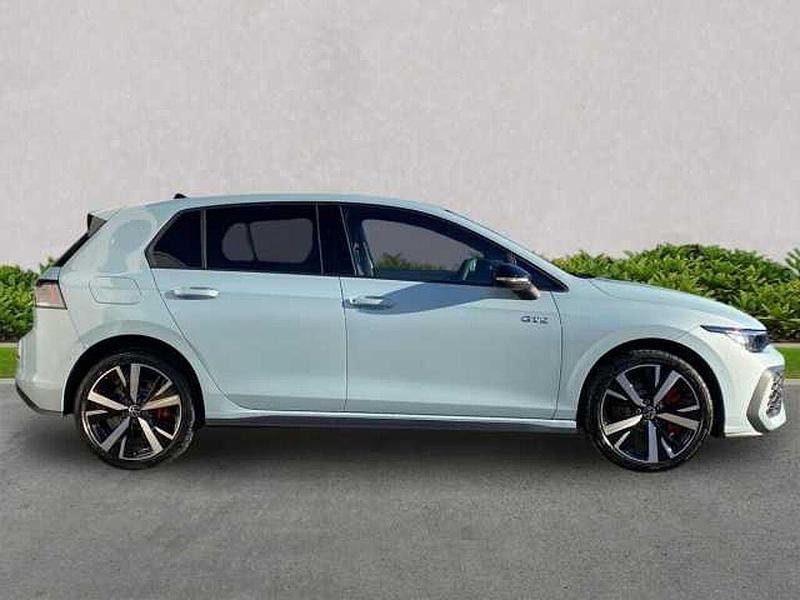 New VW Golf VIII 272 HP (200 kW) 2025