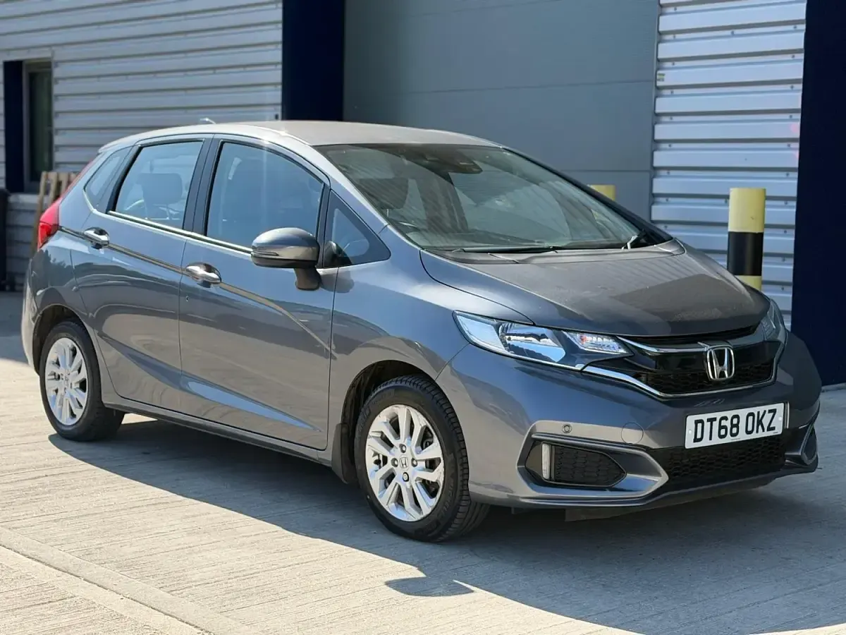 Used Honda Jazz SE 102 HP (75 kW) 2019 Grey Hatchback