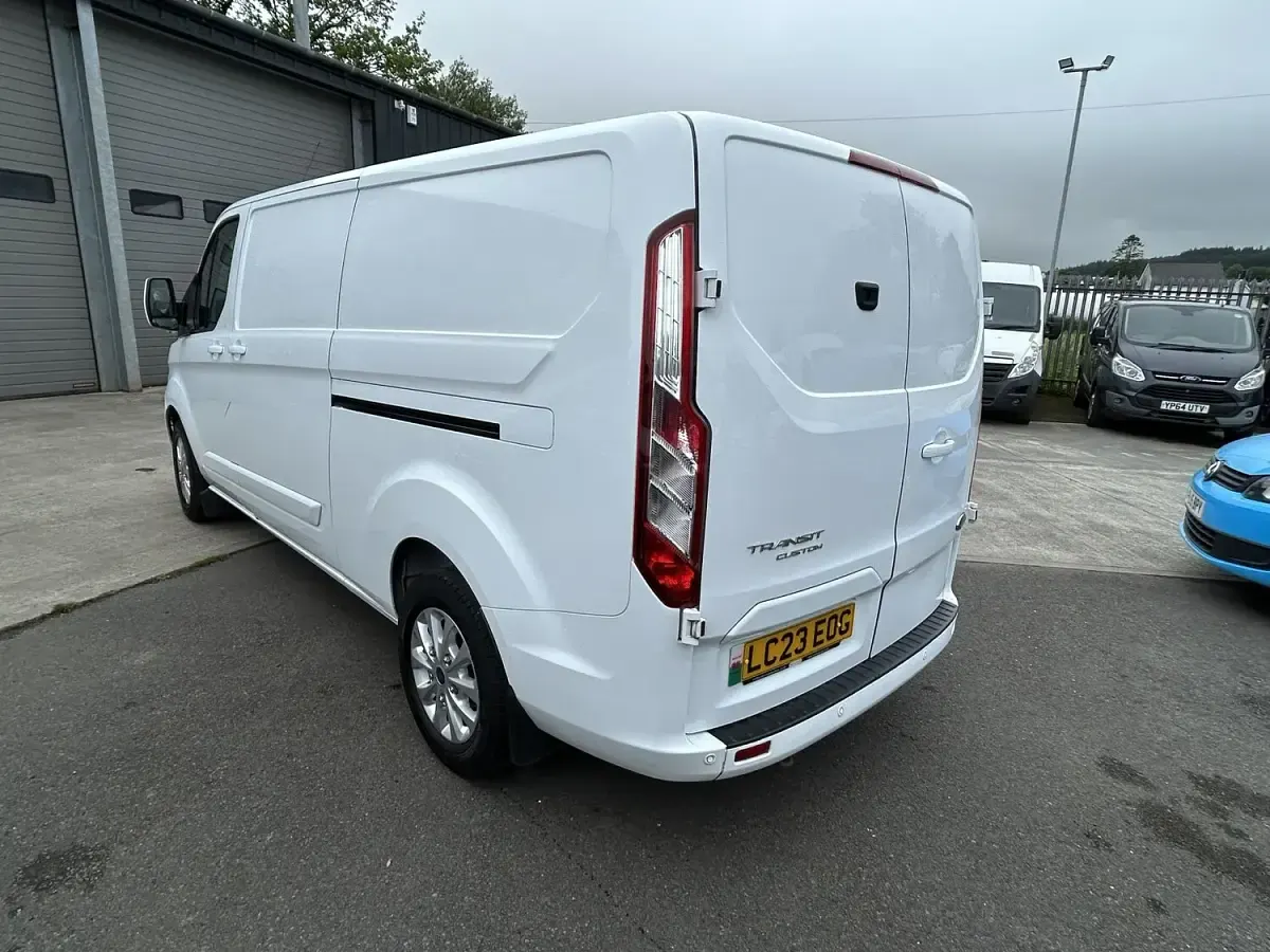 Used Ford Transit Custom Limited 130 HP (95 kW) 2023 White Van