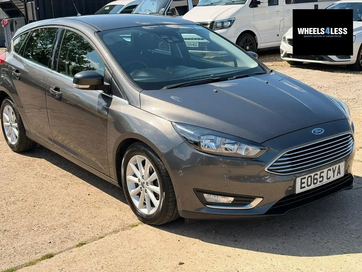 Used Ford Focus Titanium 125 HP (91 kW) 2015 Grey Hatchback