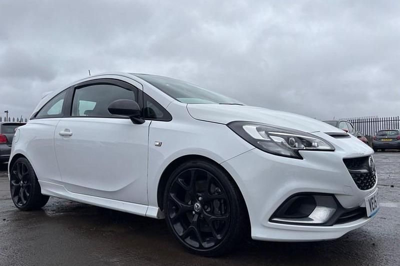 Used Vauxhall Corsa 205 HP (150 kW) 2015 White Hatchback