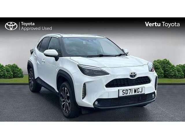 White Used 2021 Toyota Yaris Hybrid Design SUV | £18,134 (Fair price) - Image 1/4