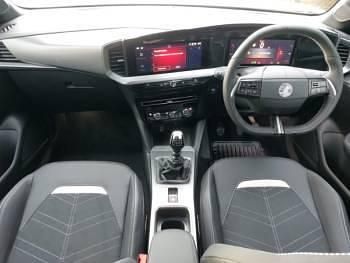 New Vauxhall Mokka Ultimate 136 HP (100 kW) 2025 Brilliant paint  arctic white SUV