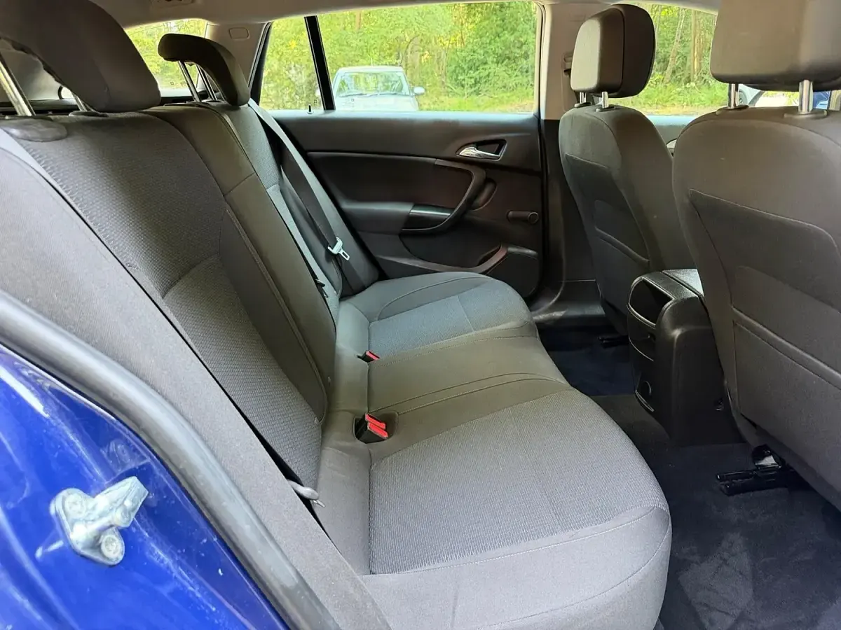 Used Vauxhall Insignia Design Edition 170 HP (125 kW) 2016 Blue Estate