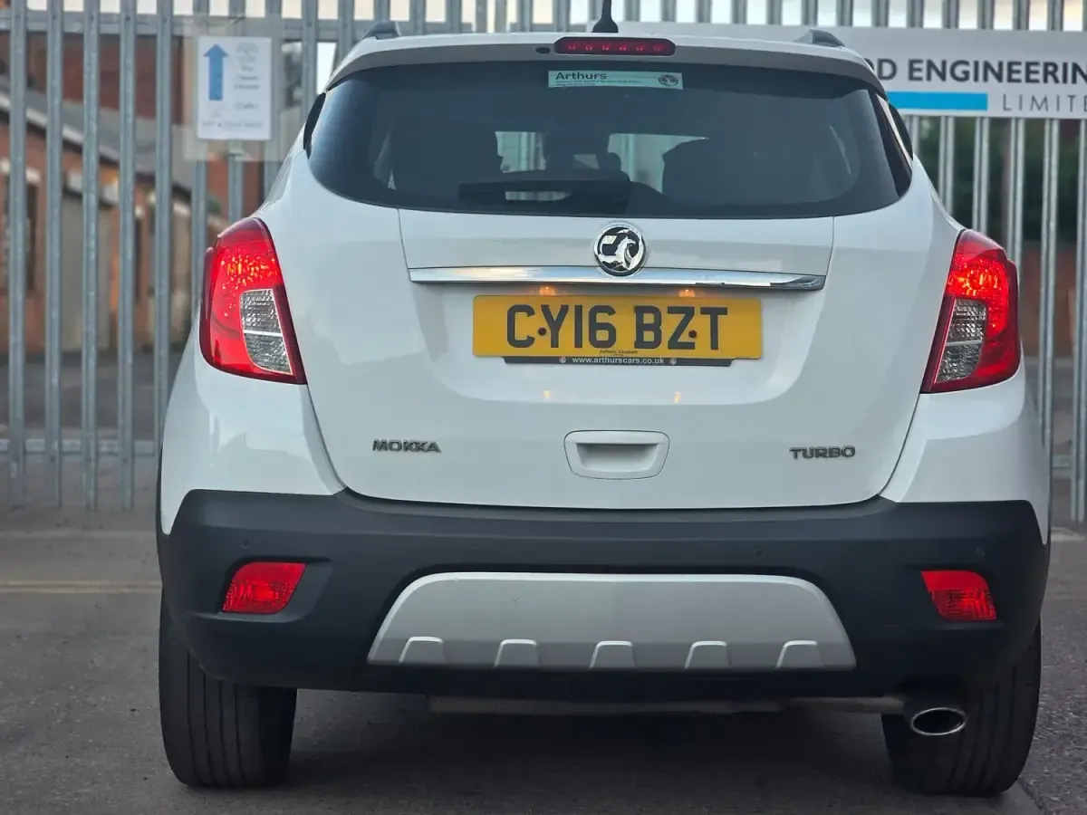 Used Vauxhall Mokka 140 HP (102 kW) 2016 White SUV