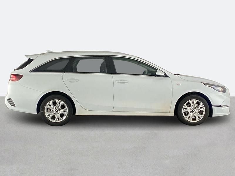 Used Kia Ceed 2022 White Hatchback