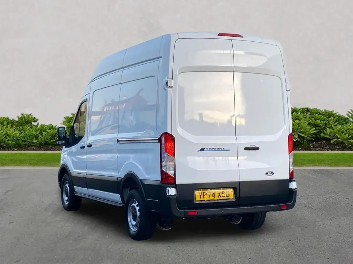 Usado Ford E-Transit 197 kW (269 CV) 2024 Blanco Van
