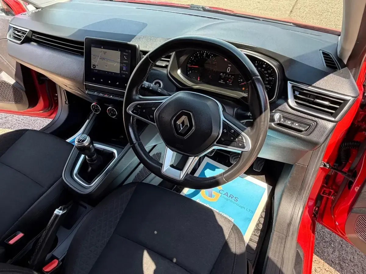 Used Renault Clio Iconic 100 HP (73 kW) 2020 Red Hatchback