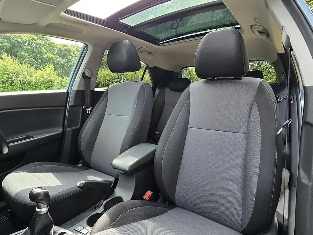 Used Hyundai i20 Premium SE 84 HP (61 kW) 2019 Aqua sparkling Hatchback