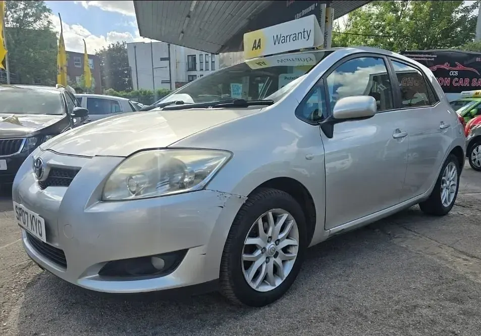 Used Toyota Auris 124 HP (91 kW) 2007 Silver Hatchback