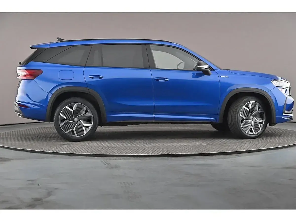 Used Skoda Kodiaq SportLine 142 HP (104 kW) 2025 Race blue metallic SUV
